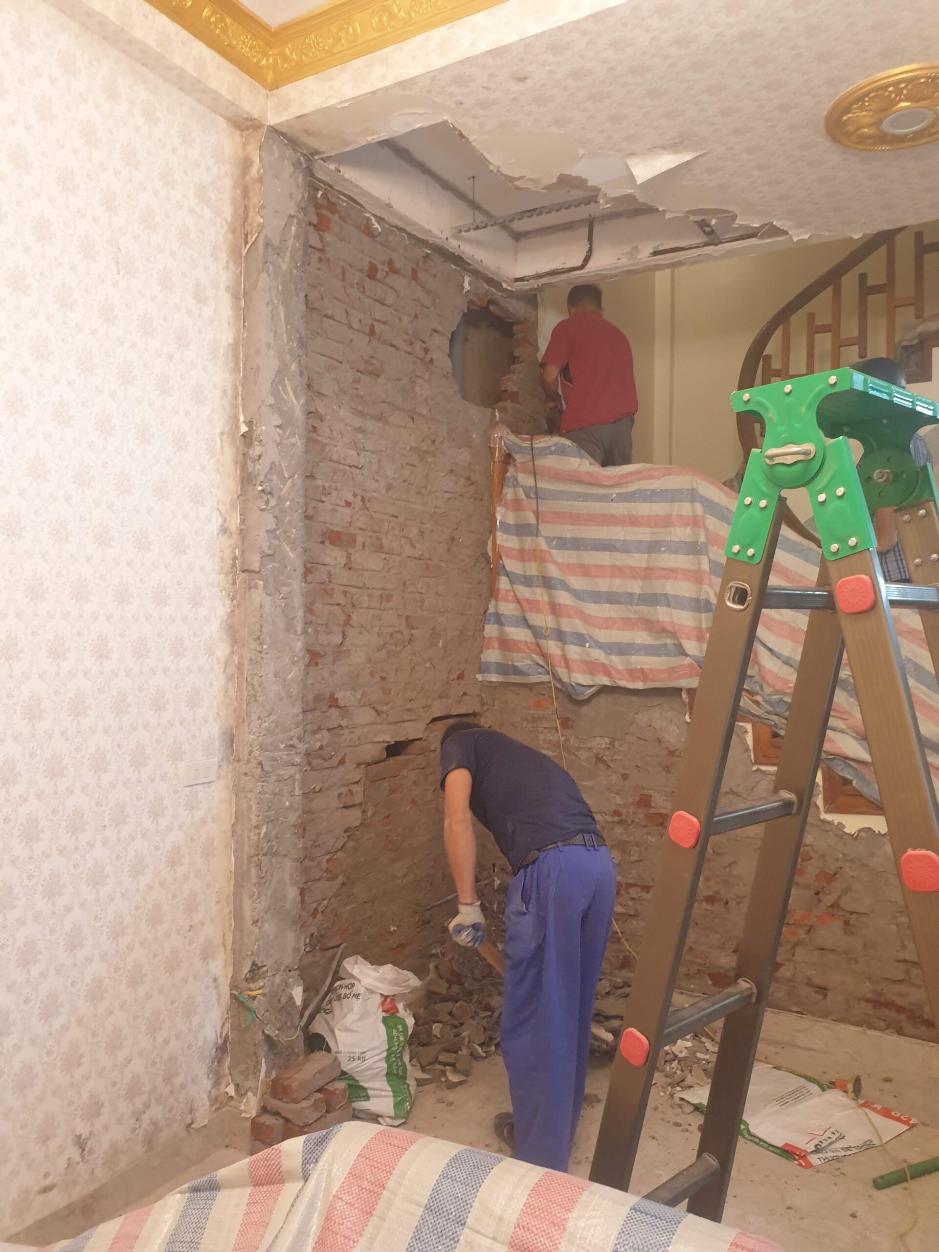 Xử lý triệt để ẩm mốc, bảo vệ kết cấu, bề mặt bền đẹp, an toàn.