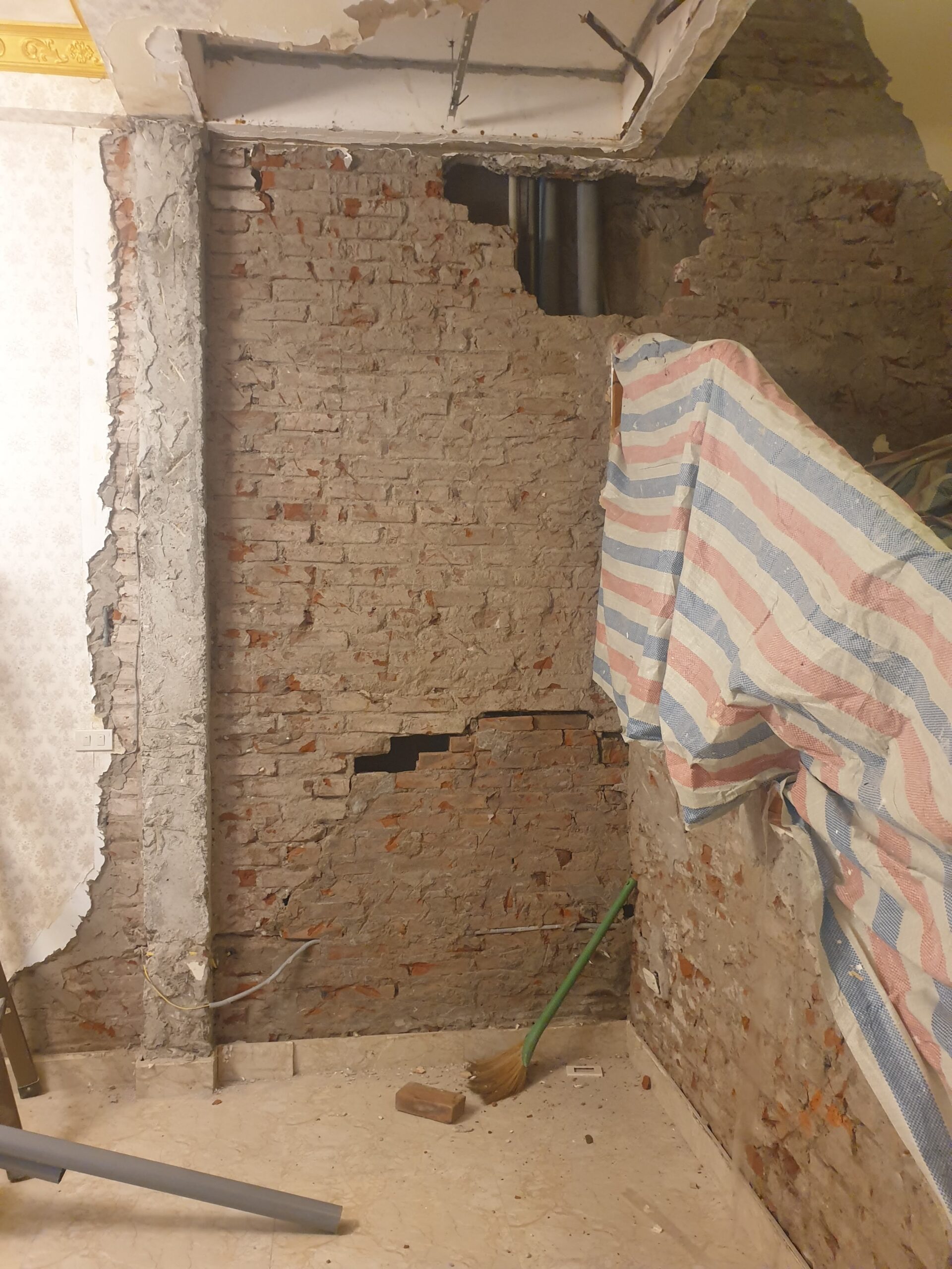 Xử lý triệt để ẩm mốc, bảo vệ kết cấu, bề mặt bền đẹp, an toàn.