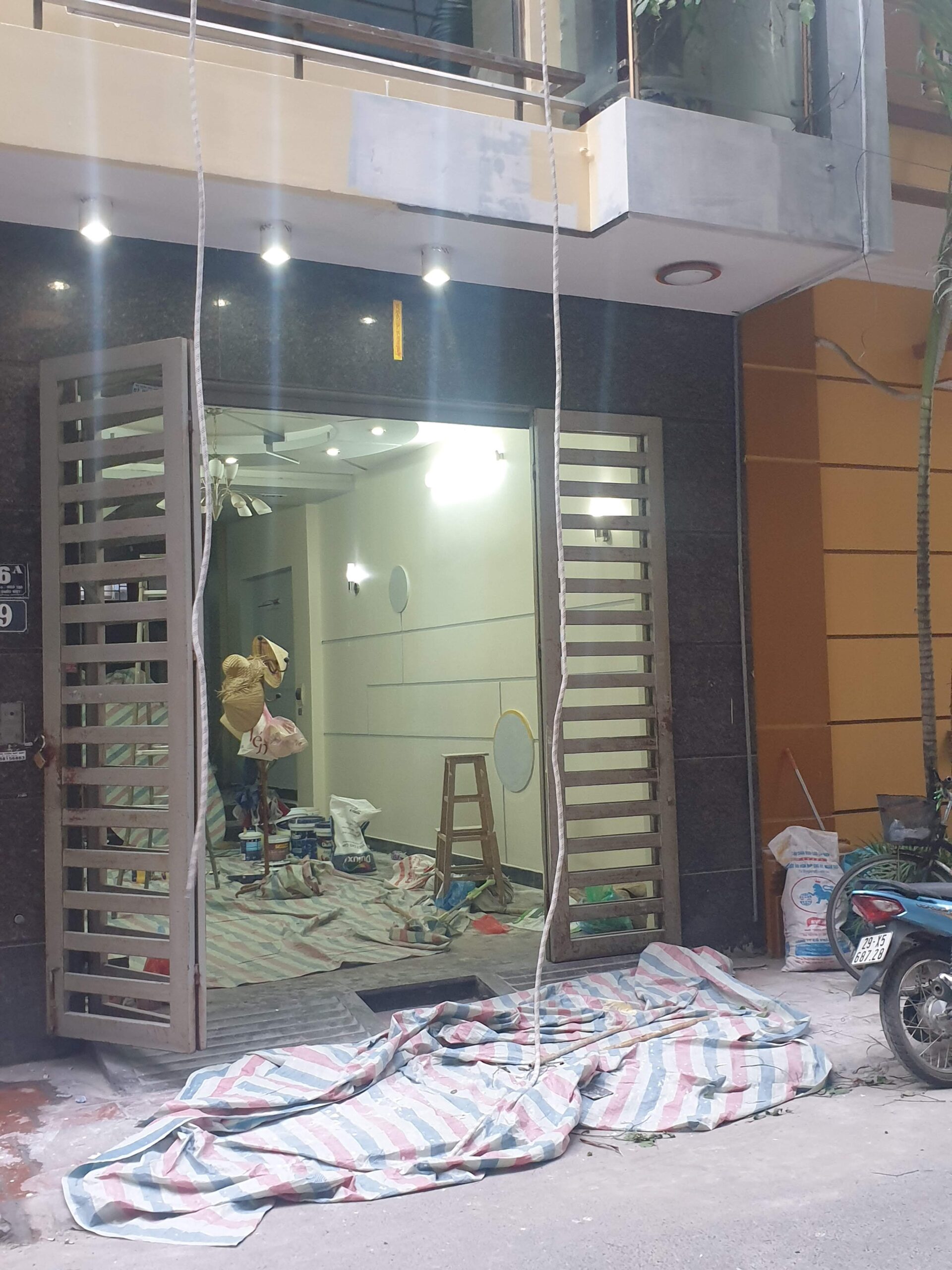 Dịch vụ vôi ve tại Hà Nội chất lượng, tư vấn nên quét ve hay sơn tường, giải đáp thắc mắc tường quét ve có sơn được không nhanh chóng.