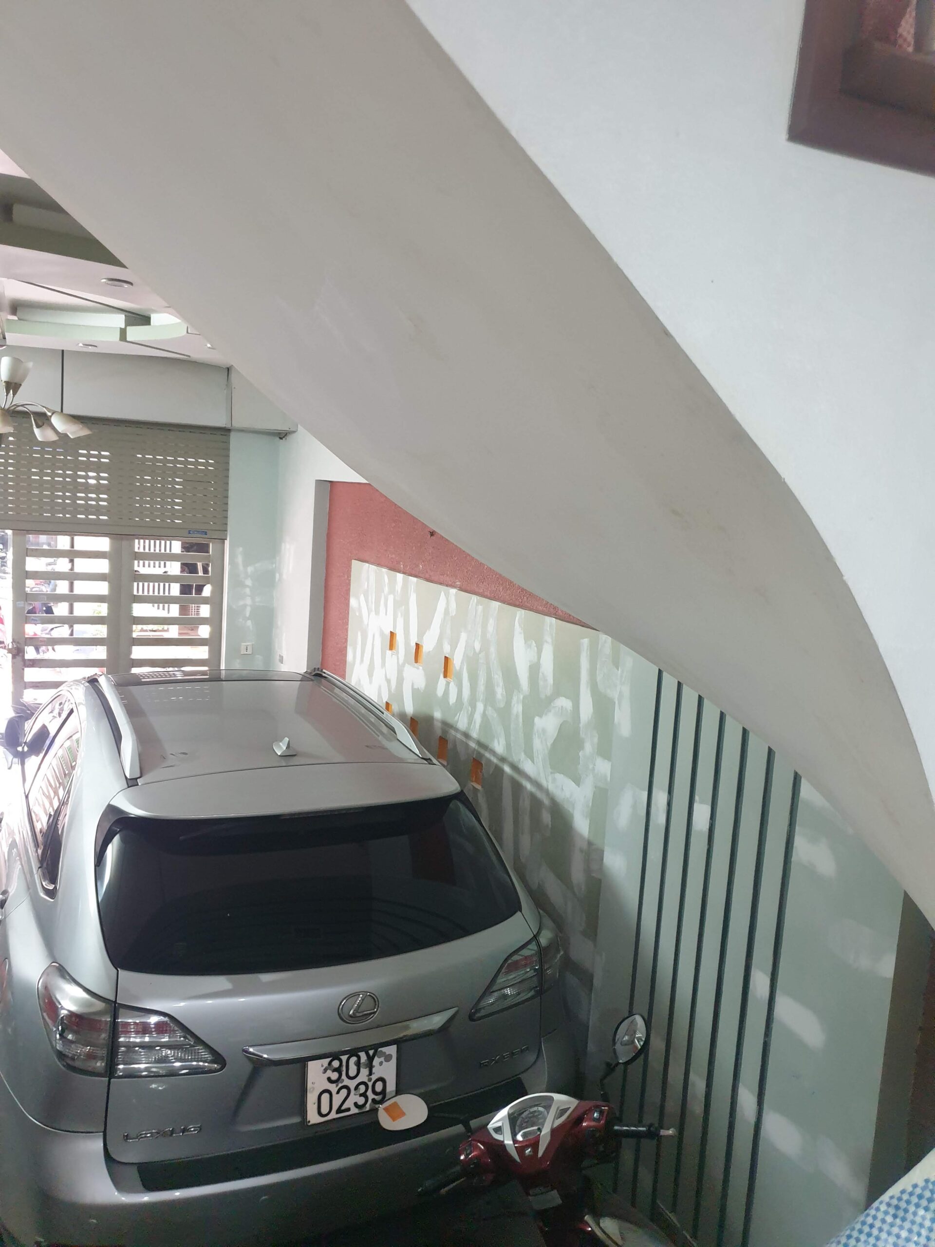 Quét ve tại Hà Nội – Giải đáp nhà quét ve có sơn được không và hướng dẫn sơn lên tường vôi ve đúng kỹ thuật, bền đẹp, chống ẩm mốc.