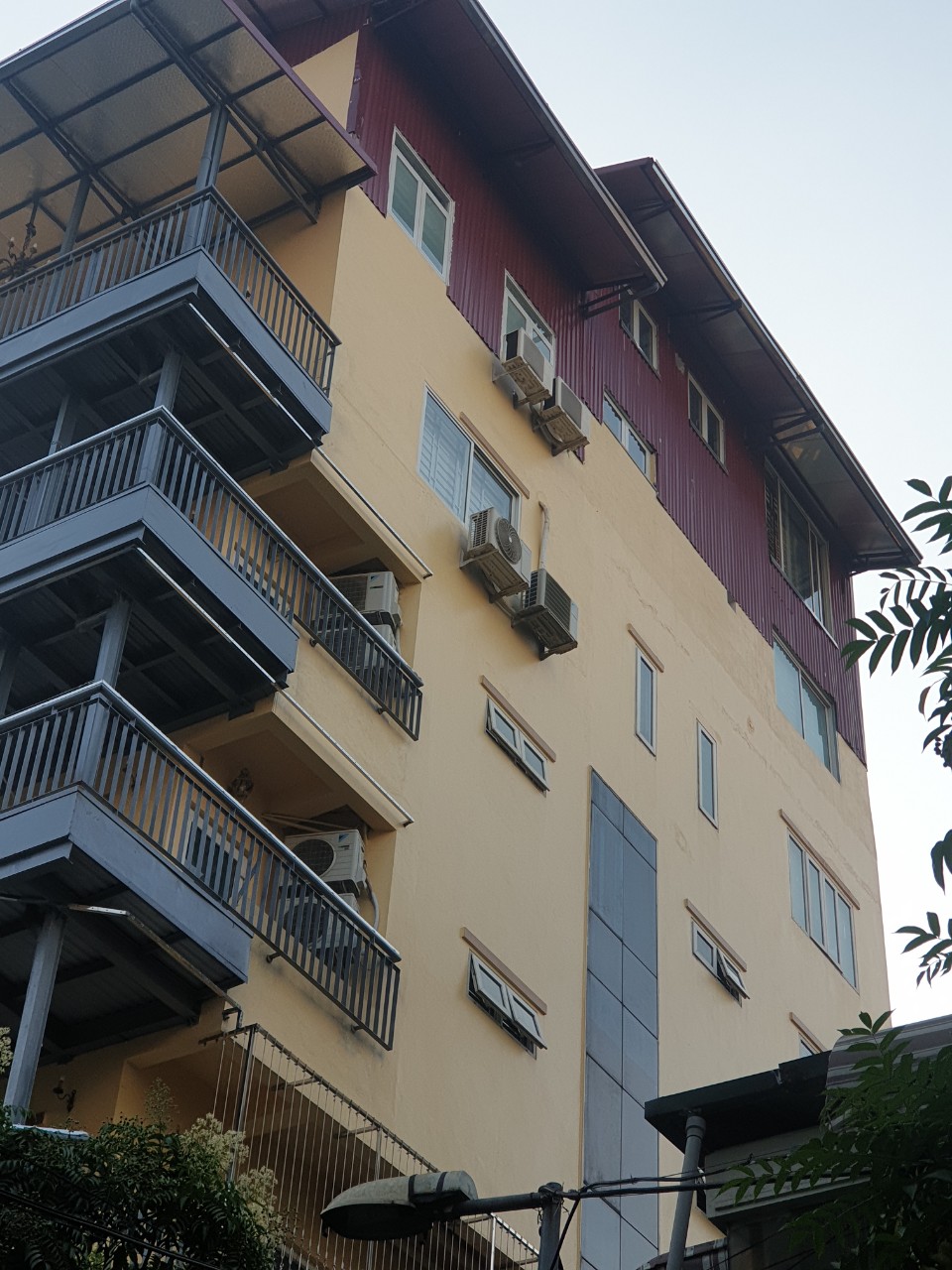 Biến căn hộ cũ xuống cấp thành không gian sống tiện nghi, thẩm mỹ.