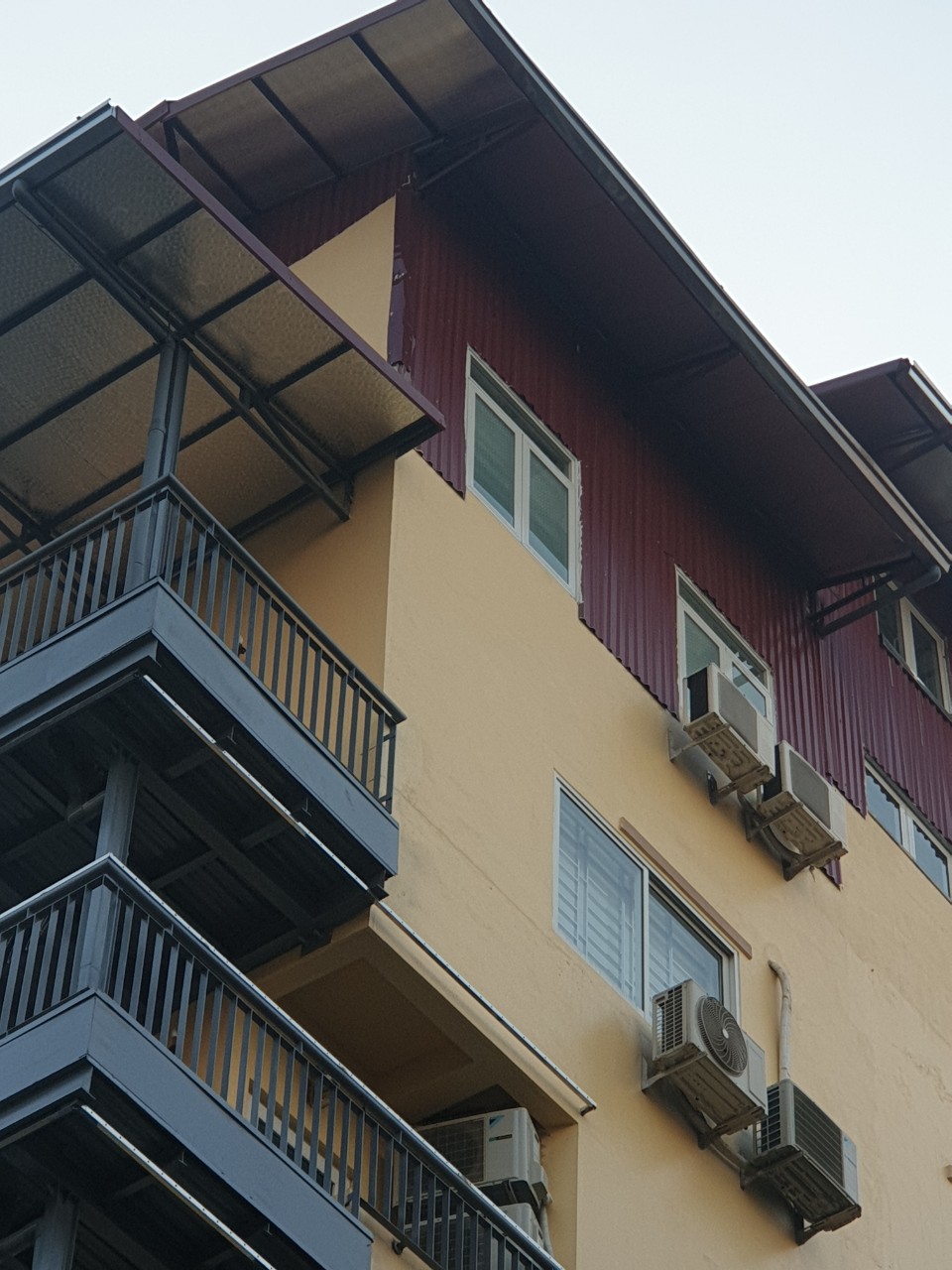 Biến căn hộ cũ xuống cấp thành không gian sống tiện nghi, thẩm mỹ.