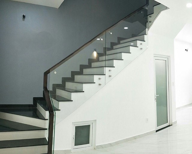 Lan can thang kính xanh tại Hà Nội 