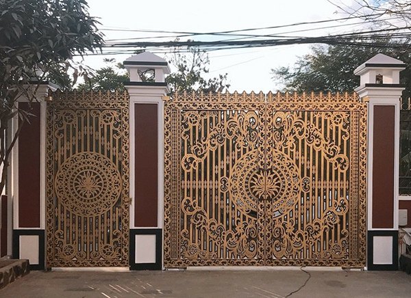 Cửa cổng sắt mỹ nghệ tại Hà Nội 