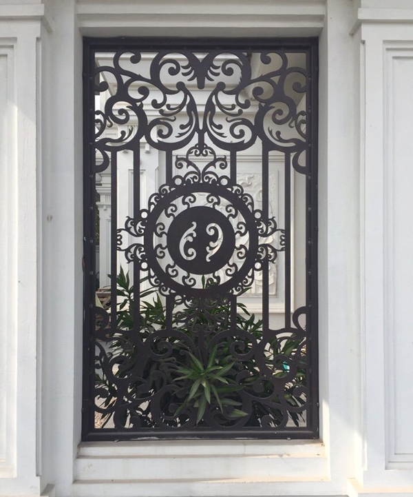 Mẫu cửa sắt nghệ thuật 4 cánh tại Hà Nội