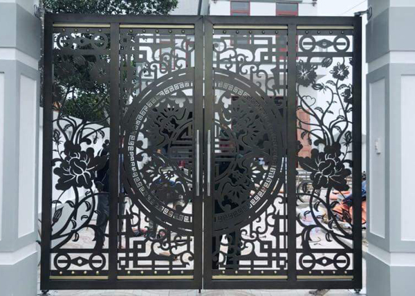 Mẫu cửa sắt nghệ thuật 4 cánh tại Hà Nội