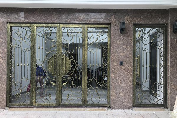 Mẫu cửa sắt nghệ thuật 4 cánh tại Hà Nội