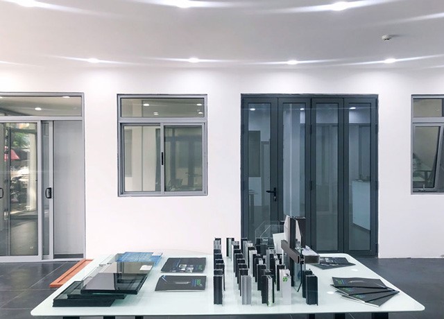 Cửa sắt kính cường lực 4 cánh đẹp Hà Nội