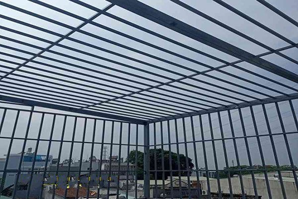 mẫu khung sắt bảo vệ ban công đẹp tại Hà Nội