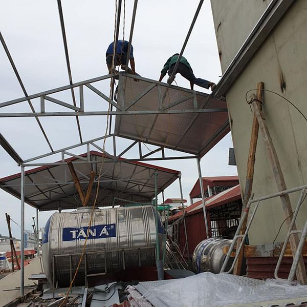 Mái tôn thiết kế mái che sân trước nhà Hà Nội, mái ngói nhựa PVC, mái tôn nhựa xanh