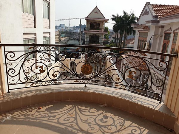 Cửa sắt ban công ở tại Hà Nội