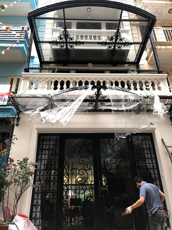 Lợp mái tôn hiên nhà đẹp Hà Nội 