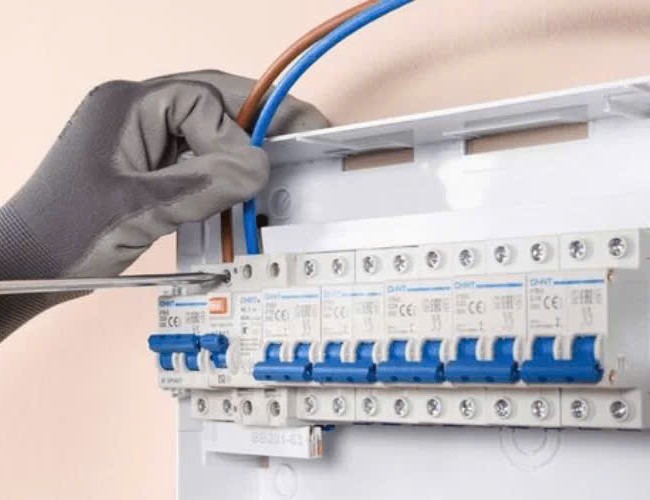 Thợ sửa át tô mát bị nhảy liên tục tại Hà Nội uy tín