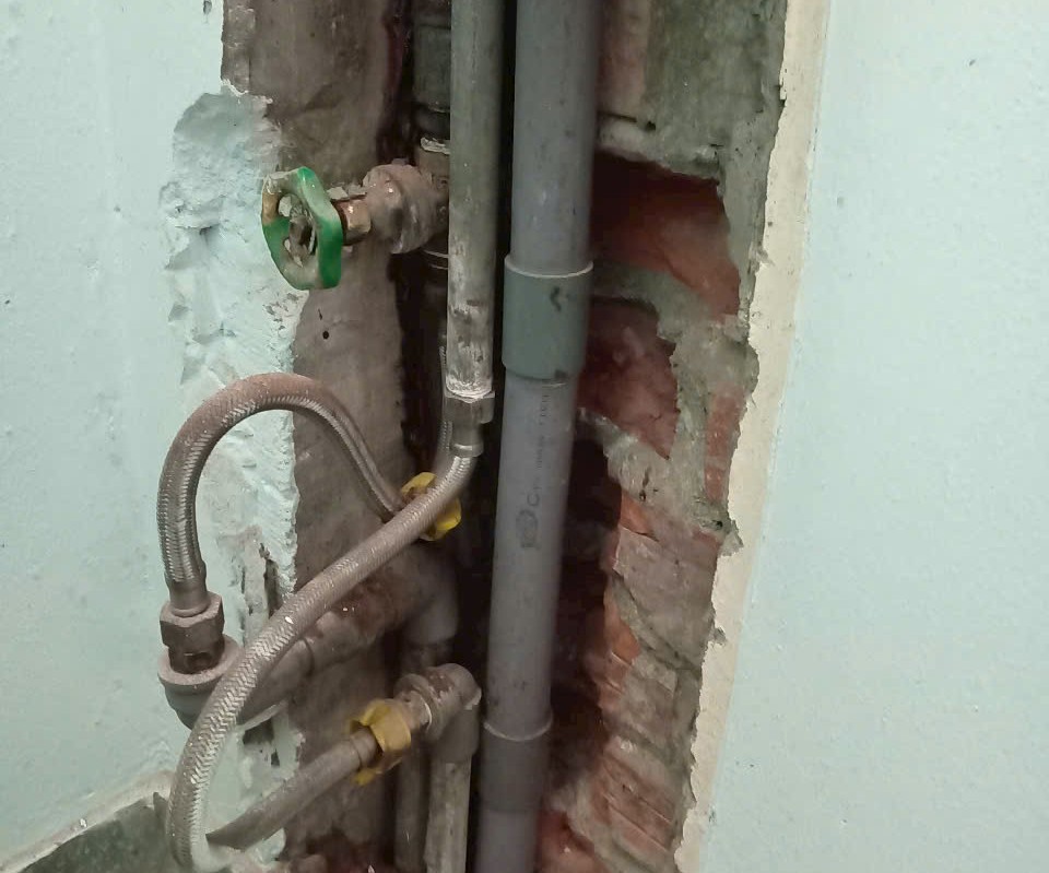 Thợ sửa đường ống thoát nước tại nhà Hà Nội