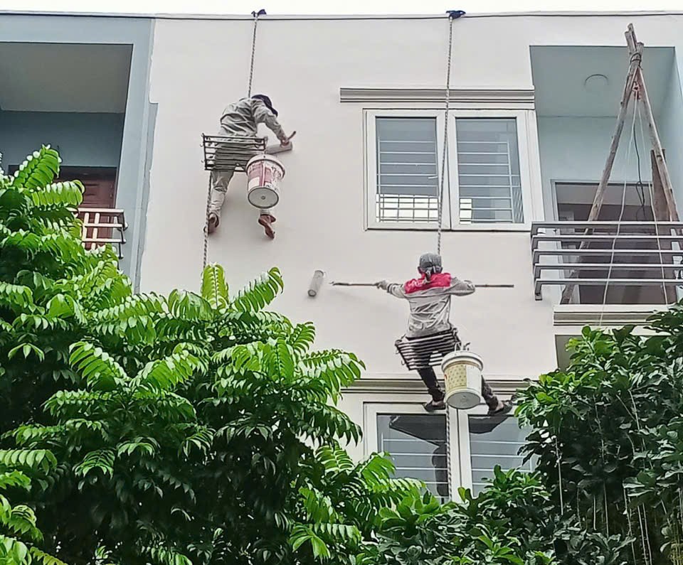 Cách sơn chống thấm tường cũ ngoài trời Hà Nội, hướng dẫn thi công chuẩn kỹ thuật