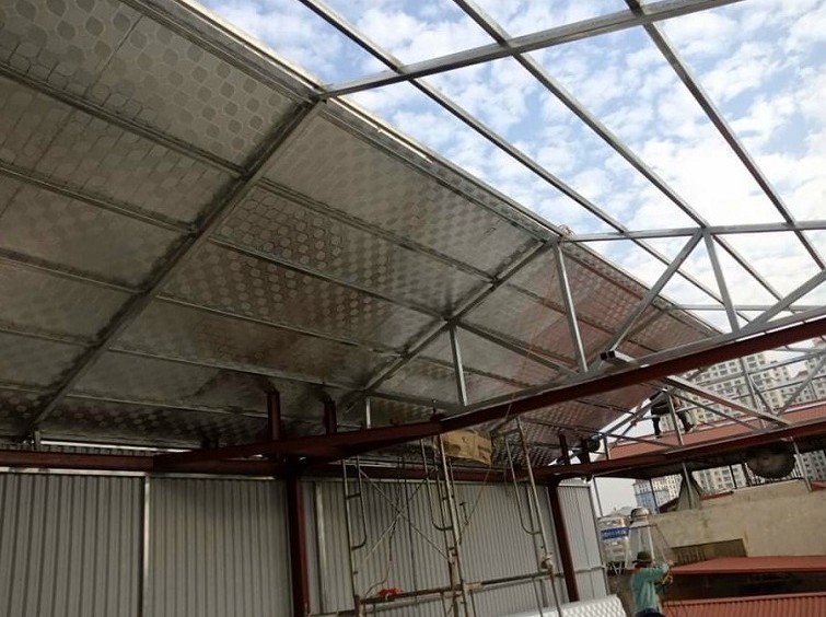 làm mái tôn che sân thượng Hà Nội, tôn nhựa lợp mái