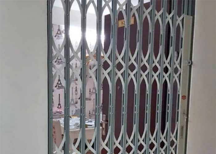 Giá cửa sắt kéo cũ tại Hà Nội