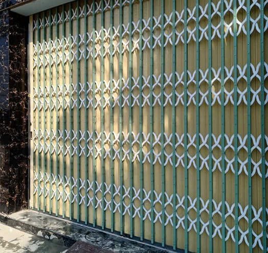 Giá cửa sắt kéo cũ tại Hà Nội